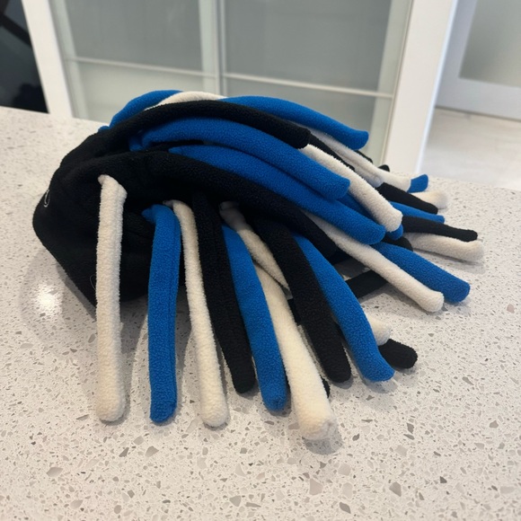 Mental Gear Other - Maple Leafs Funky fleece Toque